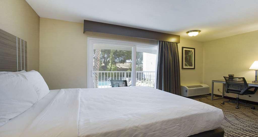 Surestay Plus Hotel By Best Western Sacramento North Bilik gambar
